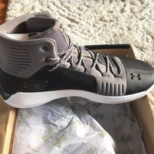 Brand New Under Armour Drive Basketball Shoes